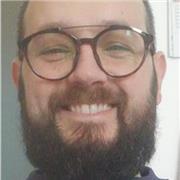 Sono insegnante di scienze motorie, ho lavorato nelle scuole secondarie di primo grado per sette anni, sia come docente di ed. fisica che come docente di sostegno con alunni H, DSA, BES